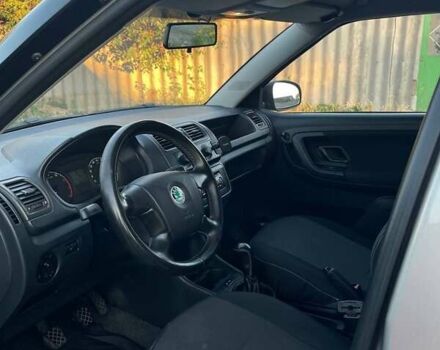 Бежевый Шкода Фабия, объемом двигателя 1.2 л и пробегом 198 тыс. км за 4500 $, фото 5 на Automoto.ua