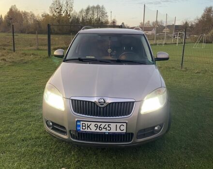 Бежевый Шкода Фабия, объемом двигателя 1.4 л и пробегом 310 тыс. км за 4200 $, фото 16 на Automoto.ua