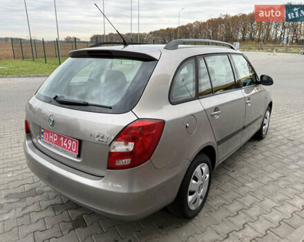 Бежевый Шкода Фабия, объемом двигателя 1.6 л и пробегом 190 тыс. км за 5850 $, фото 4 на Automoto.ua