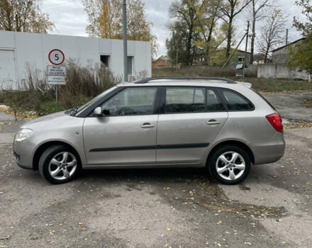 Бежевый Шкода Фабия, объемом двигателя 1.6 л и пробегом 225 тыс. км за 5750 $, фото 3 на Automoto.ua