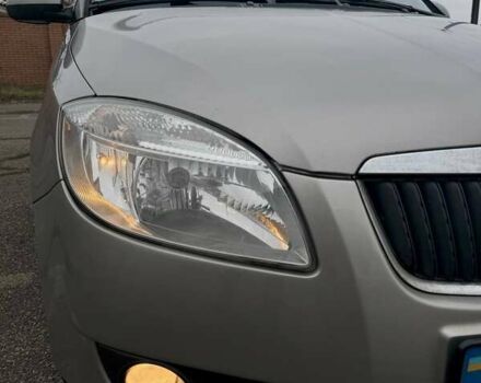 Бежевый Шкода Фабия, объемом двигателя 1.6 л и пробегом 278 тыс. км за 6150 $, фото 4 на Automoto.ua