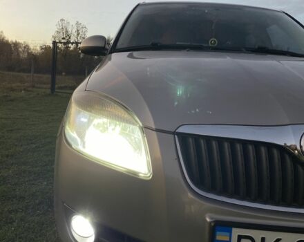 Бежевый Шкода Фабия, объемом двигателя 1.4 л и пробегом 310 тыс. км за 4200 $, фото 17 на Automoto.ua