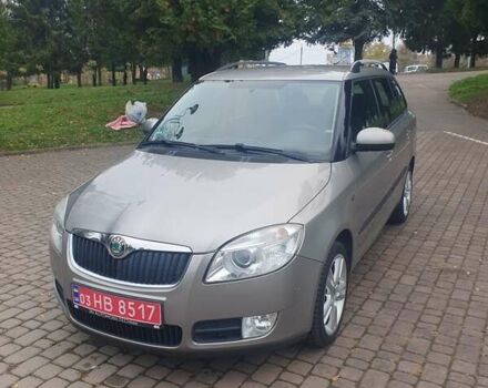 Бежевый Шкода Фабия, объемом двигателя 1.4 л и пробегом 190 тыс. км за 5750 $, фото 2 на Automoto.ua