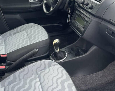 Бежевый Шкода Фабия, объемом двигателя 1.6 л и пробегом 186 тыс. км за 5750 $, фото 8 на Automoto.ua