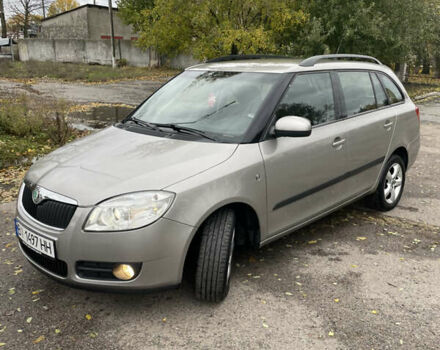 Бежевый Шкода Фабия, объемом двигателя 1.6 л и пробегом 225 тыс. км за 5750 $, фото 2 на Automoto.ua