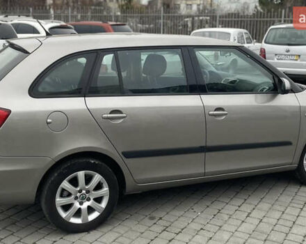 Бежевый Шкода Фабия, объемом двигателя 1.6 л и пробегом 186 тыс. км за 5750 $, фото 2 на Automoto.ua