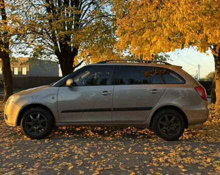 Бежевый Шкода Фабия, объемом двигателя 1.39 л и пробегом 215 тыс. км за 6299 $, фото 6 на Automoto.ua