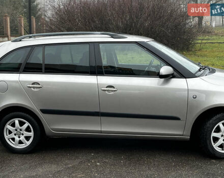 Бежевый Шкода Фабия, объемом двигателя 1.39 л и пробегом 139 тыс. км за 6300 $, фото 2 на Automoto.ua