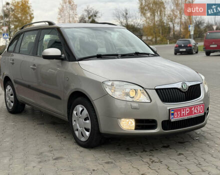 Бежевый Шкода Фабия, объемом двигателя 1.6 л и пробегом 190 тыс. км за 5850 $, фото 1 на Automoto.ua