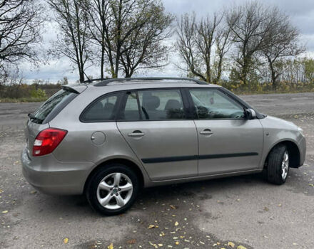 Бежевый Шкода Фабия, объемом двигателя 1.6 л и пробегом 225 тыс. км за 5750 $, фото 6 на Automoto.ua