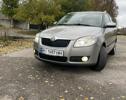 Бежевый Шкода Фабия, объемом двигателя 1.6 л и пробегом 225 тыс. км за 5750 $, фото 1 на Automoto.ua