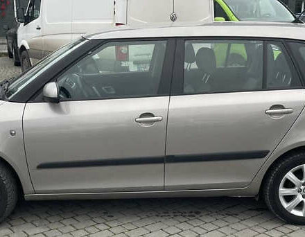 Бежевый Шкода Фабия, объемом двигателя 1.6 л и пробегом 186 тыс. км за 5750 $, фото 4 на Automoto.ua