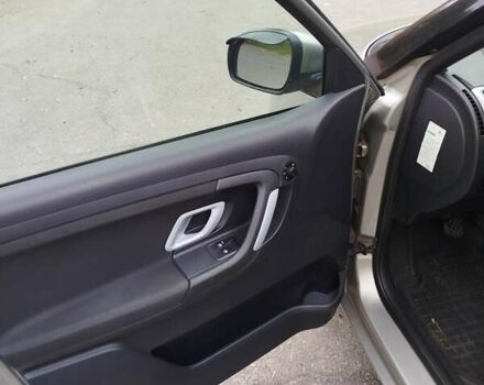 Бежевий Шкода Фабія, об'ємом двигуна 1.6 л та пробігом 225 тис. км за 5400 $, фото 7 на Automoto.ua