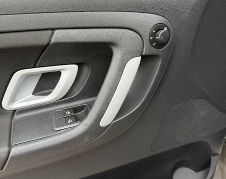 Бежевый Шкода Фабия, объемом двигателя 1.6 л и пробегом 190 тыс. км за 5850 $, фото 10 на Automoto.ua