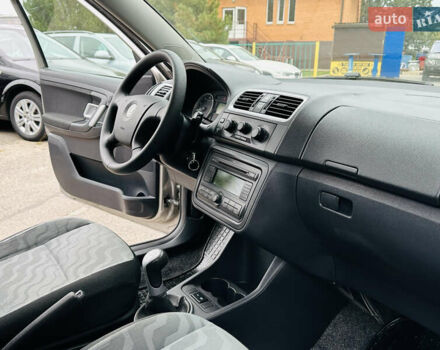 Бежевий Шкода Фабія, об'ємом двигуна 1.4 л та пробігом 196 тис. км за 5600 $, фото 26 на Automoto.ua