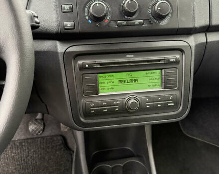 Бежевый Шкода Фабия, объемом двигателя 1.6 л и пробегом 190 тыс. км за 5850 $, фото 8 на Automoto.ua