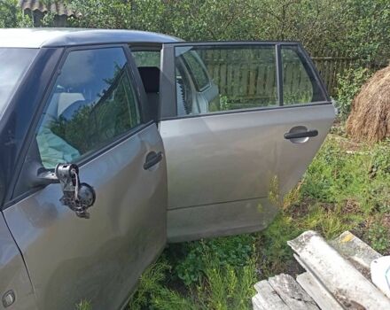 Бежевый Шкода Фабия, объемом двигателя 1.4 л и пробегом 360 тыс. км за 1500 $, фото 4 на Automoto.ua