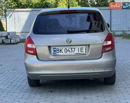 Бежевый Шкода Фабия, объемом двигателя 1.2 л и пробегом 300 тыс. км за 2999 $, фото 4 на Automoto.ua