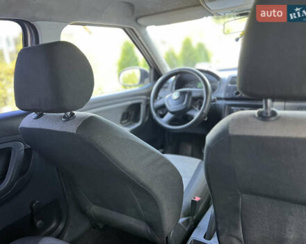 Бежевый Шкода Фабия, объемом двигателя 1.2 л и пробегом 300 тыс. км за 2999 $, фото 9 на Automoto.ua