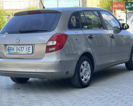 Бежевый Шкода Фабия, объемом двигателя 1.2 л и пробегом 300 тыс. км за 2999 $, фото 3 на Automoto.ua