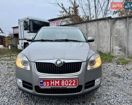 Бежевый Шкода Фабия, объемом двигателя 1.4 л и пробегом 255 тыс. км за 5800 $, фото 2 на Automoto.ua