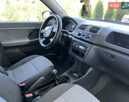 Бежевый Шкода Фабия, объемом двигателя 1.2 л и пробегом 300 тыс. км за 2999 $, фото 6 на Automoto.ua