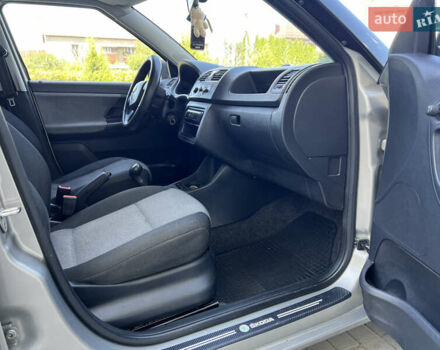 Бежевый Шкода Фабия, объемом двигателя 1.2 л и пробегом 300 тыс. км за 2999 $, фото 7 на Automoto.ua