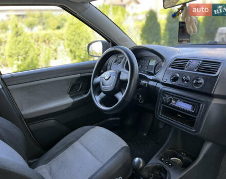 Бежевый Шкода Фабия, объемом двигателя 1.2 л и пробегом 300 тыс. км за 2999 $, фото 12 на Automoto.ua