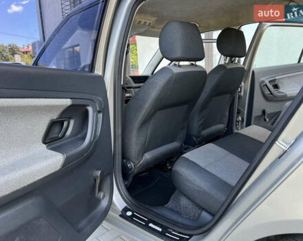 Бежевый Шкода Фабия, объемом двигателя 1.2 л и пробегом 300 тыс. км за 2999 $, фото 8 на Automoto.ua