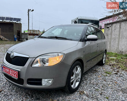 Бежевый Шкода Фабия, объемом двигателя 1.4 л и пробегом 255 тыс. км за 5800 $, фото 1 на Automoto.ua