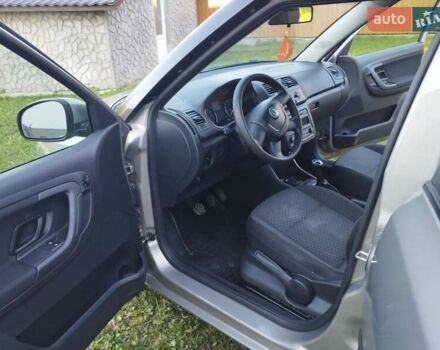 Бежевый Шкода Фабия, объемом двигателя 1.2 л и пробегом 323 тыс. км за 5000 $, фото 3 на Automoto.ua