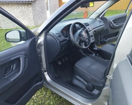 Бежевый Шкода Фабия, объемом двигателя 1.2 л и пробегом 323 тыс. км за 5000 $, фото 3 на Automoto.ua