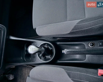 Бежевый Шкода Фабия, объемом двигателя 1.4 л и пробегом 255 тыс. км за 5800 $, фото 11 на Automoto.ua