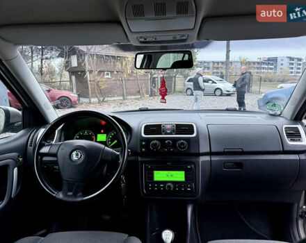 Бежевый Шкода Фабия, объемом двигателя 1.4 л и пробегом 255 тыс. км за 5800 $, фото 8 на Automoto.ua