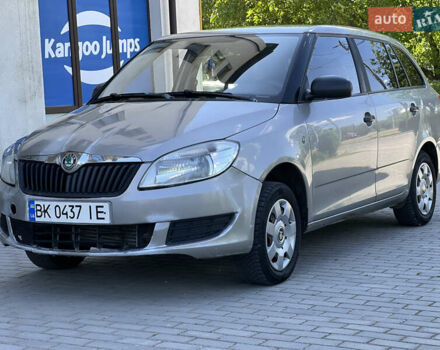 Бежевый Шкода Фабия, объемом двигателя 1.2 л и пробегом 300 тыс. км за 2999 $, фото 2 на Automoto.ua