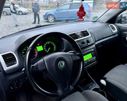 Бежевый Шкода Фабия, объемом двигателя 1.4 л и пробегом 255 тыс. км за 5800 $, фото 13 на Automoto.ua