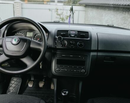 Бежевый Шкода Фабия, объемом двигателя 1.2 л и пробегом 323 тыс. км за 5000 $, фото 4 на Automoto.ua