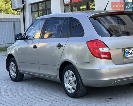 Бежевый Шкода Фабия, объемом двигателя 1.2 л и пробегом 300 тыс. км за 2999 $, фото 5 на Automoto.ua