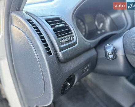 Бежевий Шкода Фабія, об'ємом двигуна 1.2 л та пробігом 302 тис. км за 5499 $, фото 31 на Automoto.ua