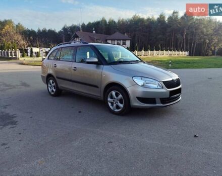 Бежевый Шкода Фабия, объемом двигателя 1.2 л и пробегом 218 тыс. км за 8400 $, фото 3 на Automoto.ua