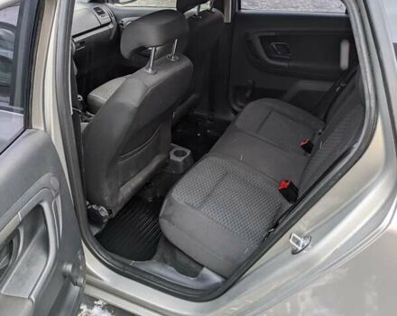 Бежевый Шкода Фабия, объемом двигателя 1.39 л и пробегом 143 тыс. км за 5850 $, фото 8 на Automoto.ua