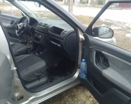Бежевый Шкода Фабия, объемом двигателя 1.2 л и пробегом 150 тыс. км за 4400 $, фото 9 на Automoto.ua