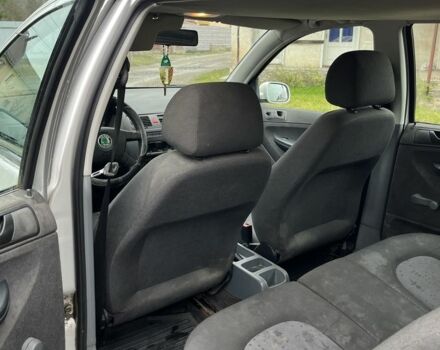 Бежевый Шкода Фабия, объемом двигателя 1.4 л и пробегом 500 тыс. км за 2500 $, фото 4 на Automoto.ua