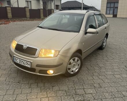 Бежевый Шкода Фабия, объемом двигателя 1.4 л и пробегом 199 тыс. км за 3900 $, фото 1 на Automoto.ua