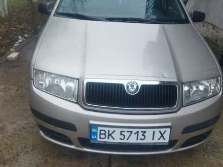 Бежевый Шкода Фабия, объемом двигателя 1.2 л и пробегом 225 тыс. км за 3500 $, фото 1 на Automoto.ua