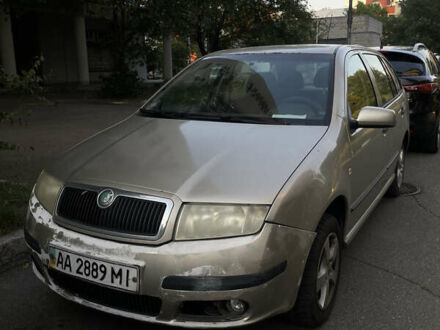 Бежевый Шкода Фабия, объемом двигателя 1.39 л и пробегом 214 тыс. км за 4478 $, фото 1 на Automoto.ua