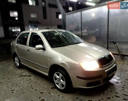 Бежевый Шкода Фабия, объемом двигателя 1.2 л и пробегом 140 тыс. км за 2999 $, фото 1 на Automoto.ua