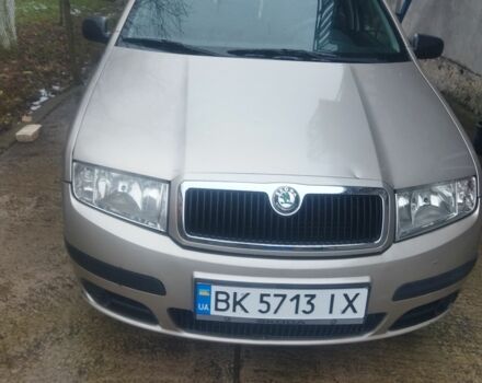 Бежевый Шкода Фабия, объемом двигателя 1.2 л и пробегом 225 тыс. км за 3500 $, фото 1 на Automoto.ua