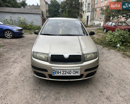 Бежевый Шкода Фабия, объемом двигателя 1.2 л и пробегом 327 тыс. км за 3200 $, фото 1 на Automoto.ua