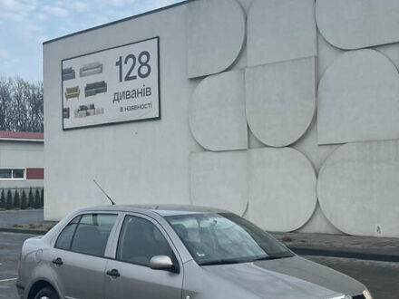 Бежевый Шкода Фабия, объемом двигателя 1.39 л и пробегом 205 тыс. км за 3650 $, фото 1 на Automoto.ua